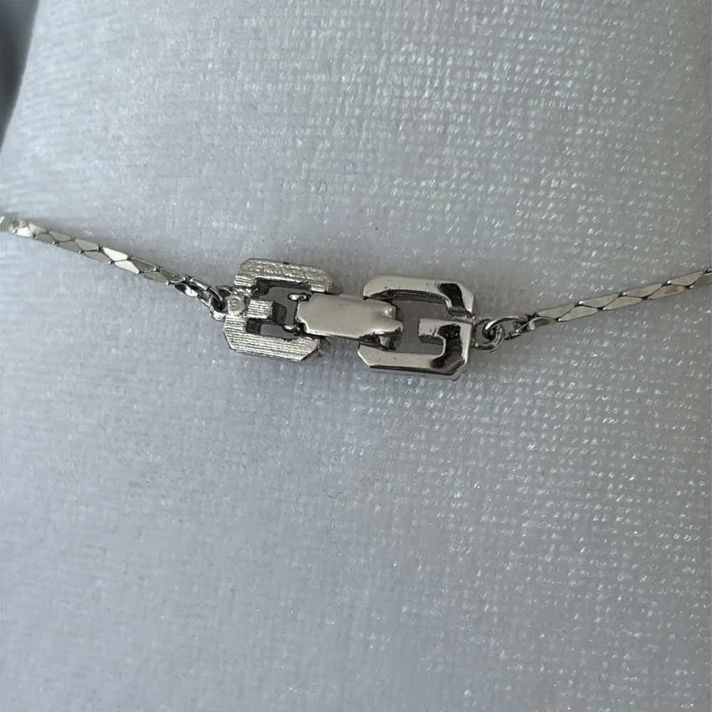 Givenchy necklace - Picture 6 of 7